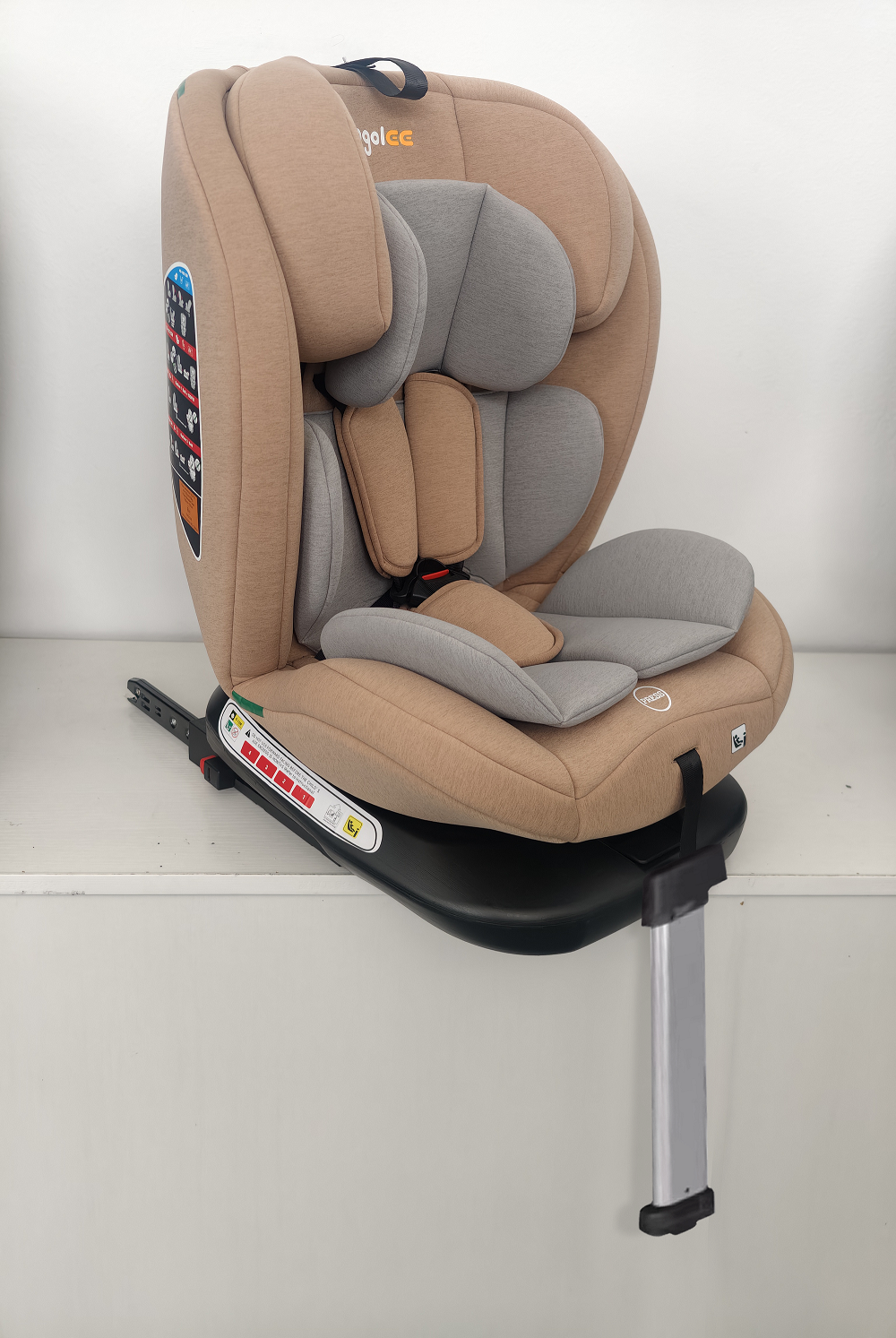 Ogolee per lanciare innovativo seggiolino per auto da 40-150 cm con una gamba di supporto a luglio, offrendo valore senza pari